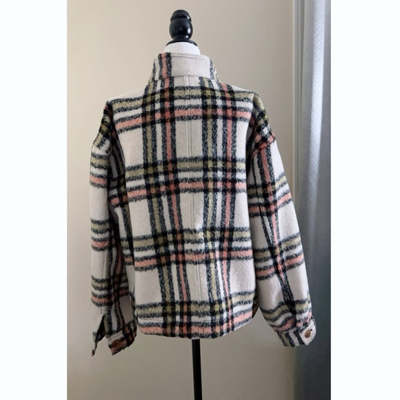 Bagatelle Shacket - Picture 7 of 14